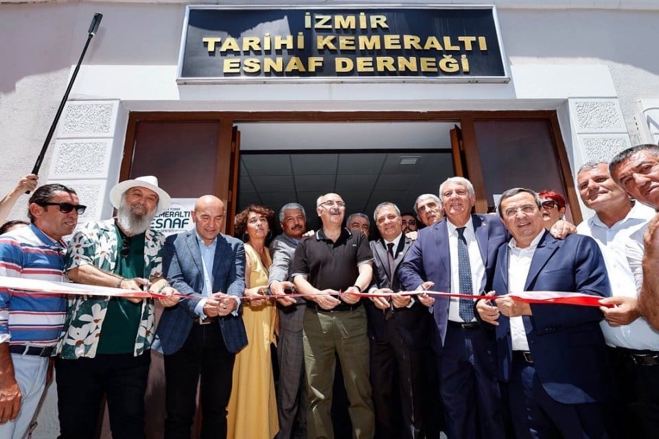 İzmir B&uuml;y&uuml;kşehir Belediye Başkanı Tun&ccedil; Soyer, İzmir Tarihi Kemeraltı Esnaf