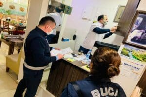 Buca Belediyesi, kontroll&uuml; normalleşme s&uuml;recinin ilk cumartesi g&uuml;n&uuml;nde denetimleri sıkılaştırdı.
