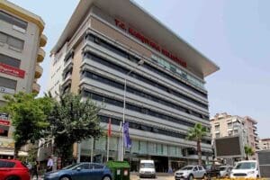 AK Parti Karşıyaka'nın&nbsp;taciz nedeniyle işten &ccedil;ıkarılan bir kişinin Karşıyaka Belediyesi'nde