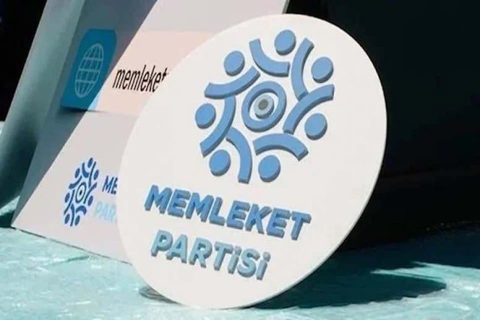 Se&ccedil;ime 13 g&uuml;n kala Memleket Partisi'nden &uuml;st d&uuml;zey istifa&nbsp; geldi.