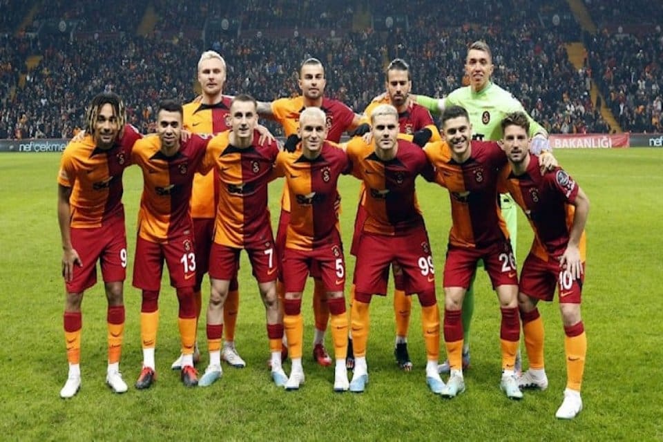 Galatasaray, başarılı bir sezon ge&ccedil;irmesinin ardından yıldız futbolcularına Avrupa kul&uuml;plerinden