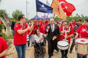 Melek İzciler Bandosu&rsquo;nun karşıladığı Başkan Tun&ccedil; Soyer, &ldquo;Biz İzmir&rsquo;de t&uuml;m