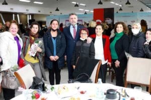 Bayraklı Belediyesi, Demokrat Kadınlar Derneği&rsquo;nin ev kadınlarına y&ouml;nelik d&uuml;zenlediği dayanışma