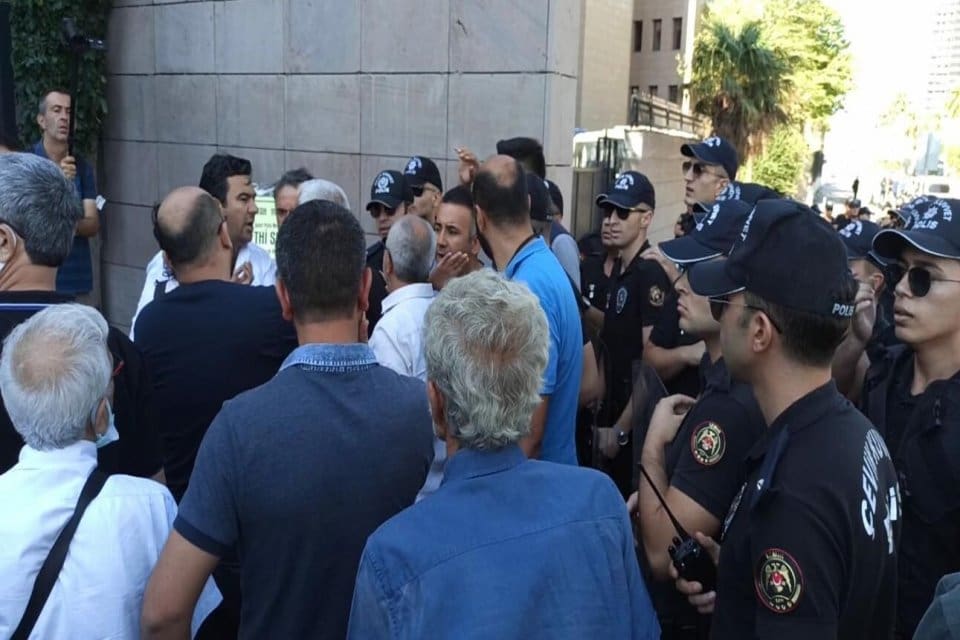 İZMİR Adliyesi'ne, Deniz Poyraz davası &ouml;ncesi silahla girmek isteyen M.&Ouml;.