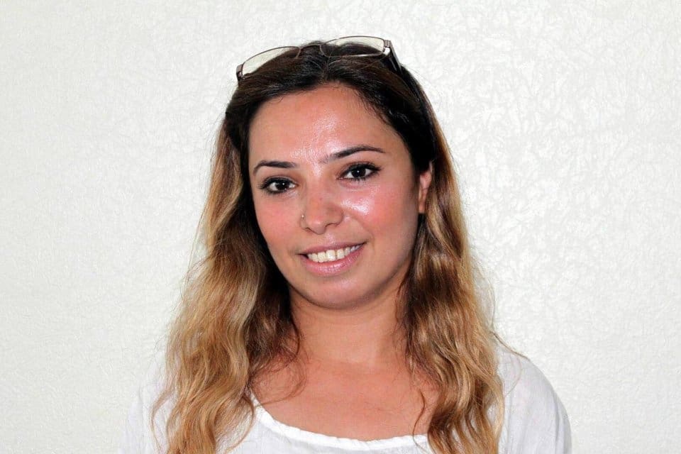 İzmir'de, HDP il binasında Deniz Poyraz'ın (38) tabancayla vurarak &ouml;ld&uuml;r&uuml;ld&uuml;ğ&uuml;