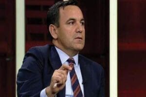 Gazeteci Deniz Zeyrek, muhalefet partilerini "Konut yapmaya değil, mevcut iktidarın