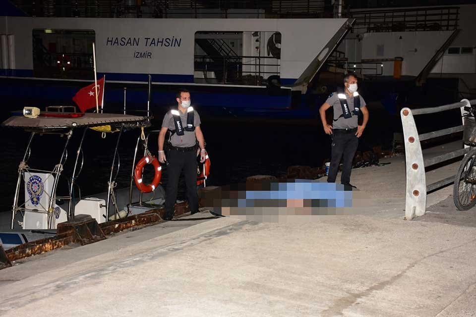 İzmir'in Karşıyaka il&ccedil;esinde denizde erkek cesedi bulundu. Bostanlı İskele yakınında