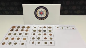 Denizli'de tarihi eser ka&ccedil;ak&ccedil;ılığına y&ouml;nelik polisin d&uuml;zenlediği operasyonda 44 sikke