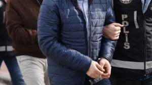 Denizli'nin Pamukkale ilçesinde evden hırsızlık yaptıkları öne sürülen 2 zanlı