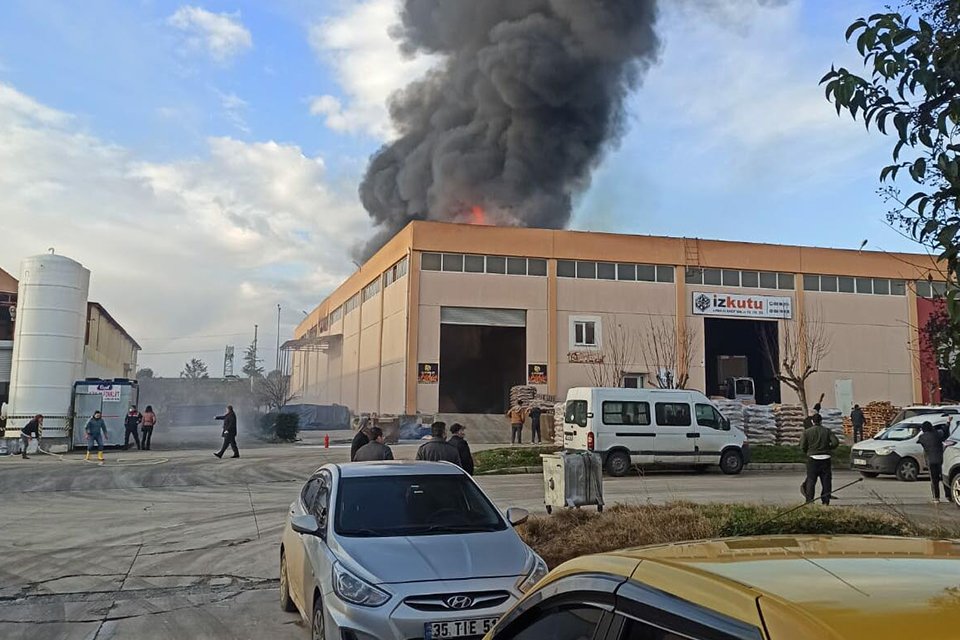 İzmir'in Torbalı ilçesinde, ikinci el sanayi makinelerinin bulunduğu depoda çıkan