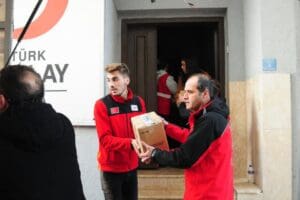 Deprem b&ouml;lgelerinde hijyen malzemelerine erişim sorunları devam ediyor. Salgın riski