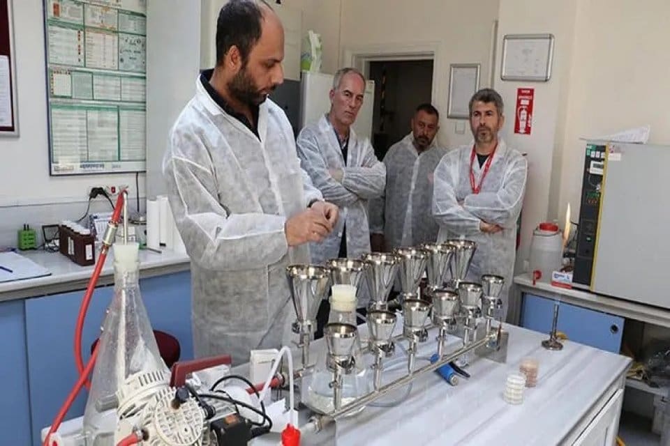 Halk Sağlığı Genel M&uuml;d&uuml;r Yardımcısı S&uuml;leyman &Ouml;zsarı, deprem b&ouml;lgesindeki 10
