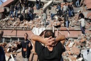 Boğazi&ccedil;i &Uuml;niversitesi Kandilli Rasathanesi ve Deprem Araştırma Enstit&uuml;s&uuml; M&uuml;d&uuml;r&uuml; Prof.