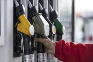 P&Uuml;İS Genel Başkanı İmran Okumuş, benzin ve motorine gece yapılması