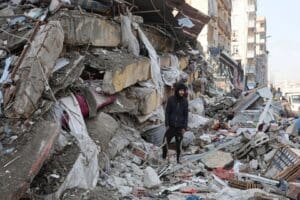 Eğitimli arama kurtarma uzmanı Merve &Ouml;zkorkmaz, depremin ilk g&uuml;n&uuml;nden itibaren