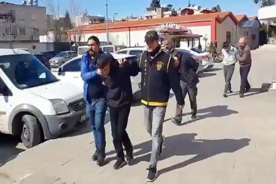Depremin vurduğu Adana ile Hatay'da, 'hırsızlık' ve 'yağma' su&ccedil;larına karıştıkları