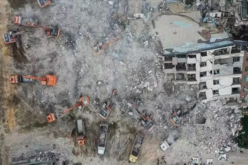 Enerji ve Tabii Kaynaklar Bakanı Fatih D&ouml;nmez, ev ve iş