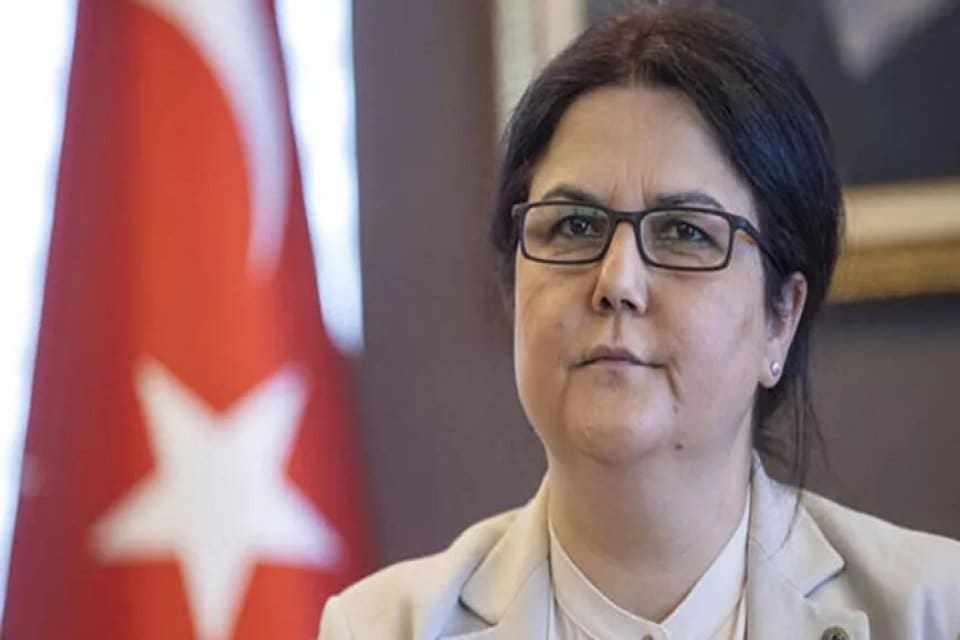 Aile ve Sosyal Hizmetler Bakanı Derya Yanık, depremden etkilenen b&ouml;lgelere