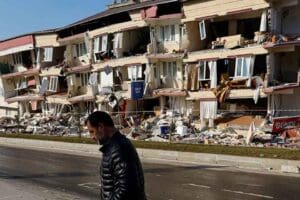 İzmir Dokuz Eyl&uuml;l &Uuml;niversitesi'nin (DE&Uuml;) Su Kaynakları Y&ouml;netimi ve Su