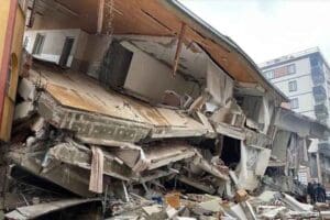 Deprem felaketi sonrasında pek &ccedil;ok kişi 'ya benimde başıma gelirse