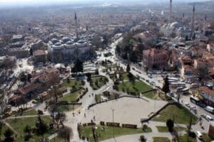 İstanbul&rsquo;da deprem riski olan b&ouml;lgelerde oturanlar &ccedil;evre illere taşınmaya başladı.