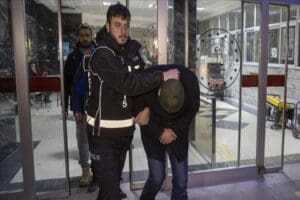 Deprem b&ouml;lgesinde yıkılan binalarla ilgili soruşturmalar kapsamında 564 ş&uuml;pheli tespit