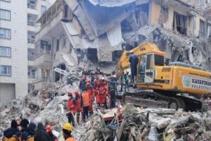 Kahramanmaraş merkezli depremlerde yıkılan binalarla ilgili tutuklu sayısı 317'ye y&uuml;kseldi.