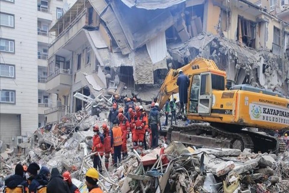 Kahramanmaraş merkezli depremlerde yıkılan binalarla ilgili tutuklu sayısı 317'ye y&uuml;kseldi.