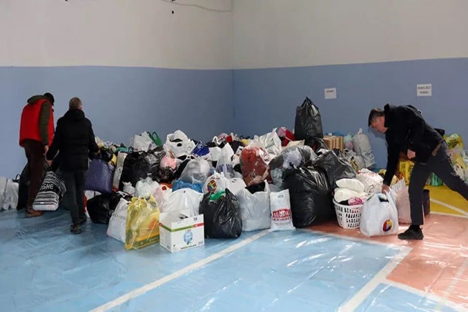 Edirne'de depremzedeler i&ccedil;in toplanan yardım malzemelerini &ccedil;aldığı iddia edilen, Keşan