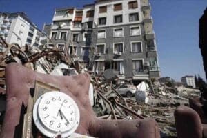 Adıyaman G&ouml;lbaşı'nda depremde yıkılan Huzur Apartmanı'nın m&uuml;teahhidi Yıldıray Varki, yurt
