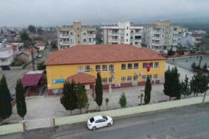 Hatay'ı enkaz yığınına &ccedil;eviren depremlerde Erzin'de tek bina yıkılmadı. Başkan