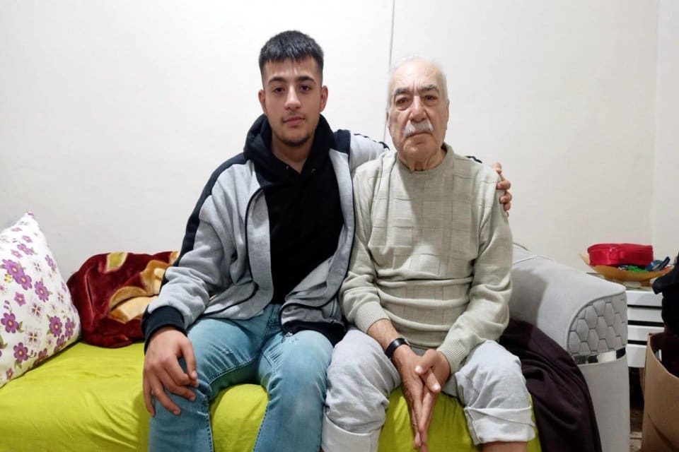 Hatay'da depremde evi yıkılan bedensel ve g&ouml;rme engelli Şakir &Ccedil;akmak