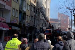 K&uuml;tahya'ya depremin vurduğu İskenderun'dan gelip, polis kızlarının evine yerleşen &Ccedil;akmak