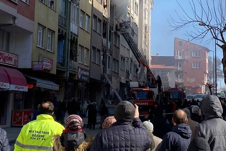 K&uuml;tahya'ya depremin vurduğu İskenderun'dan gelip, polis kızlarının evine yerleşen &Ccedil;akmak