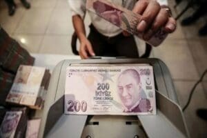 Ekonomistlerin &ccedil;oğu, TCMB'nin perşembe g&uuml;nk&uuml; toplantısında politika faizini indirmesini bekliyor.