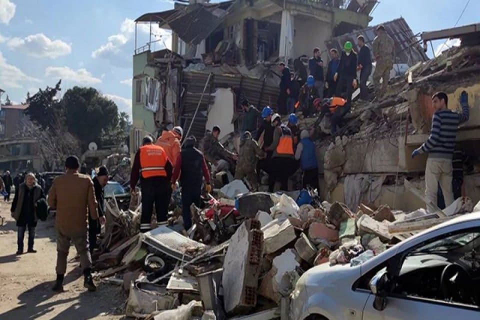 Kahramanmaraş merkezli depremin 128. saatinde, Hatay'ın Antakya il&ccedil;esindeki binanın enkazında