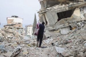45 bin 89 kişinin hayatını kaybettiği deprem felaketinden 26 g&uuml;n