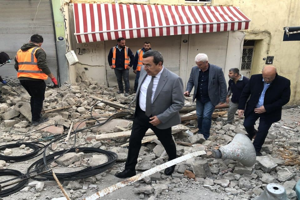 İzmir'de merkez &uuml;ss&uuml; Buca il&ccedil;esi olan 4.9 b&uuml;y&uuml;kl&uuml;ğ&uuml;ndeki depremde, hasarın