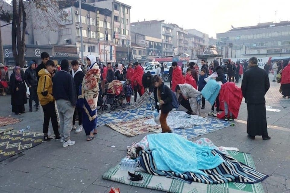 5.9 b&uuml;y&uuml;kl&uuml;ğ&uuml;ndeki depremin vurduğu D&uuml;zce'de yaşayanlar i&ccedil;in bir k&ouml;t&uuml; haber