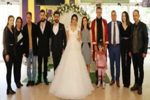 T&uuml;rkiye'yi yasa boğan depremlerde Hatay'daki evlerinin enkazından 36 saat sonra