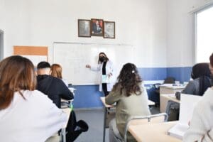 Bayraklı Belediyesi, T&uuml;rkiye&rsquo;yi yasa boğan deprem felaketi sonrası b&ouml;lgeden ayrılarak