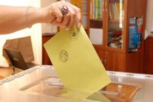Başka şehirlere giden depremzedeler eğer kayıtlarını o şehre aldırmadılarsa oy