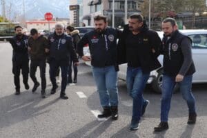 Denizlide internet&nbsp;sitelerinde satılık konteyner ilanı verip depremzedeleri dolandırdığı tespit edilen&nbsp;Emrah