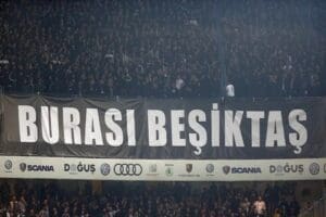 Fenerbah&ccedil;e Kul&uuml;b&uuml;, Beşiktaş derbisinde misafir takım seyircisinin trib&uuml;nlerde olmayacağını duyurdu.