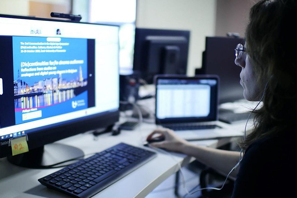 Yaşar Üniversitesi Hukuk Fakültesi Öğretim Üyesi Dr. Candide Şentürk, online