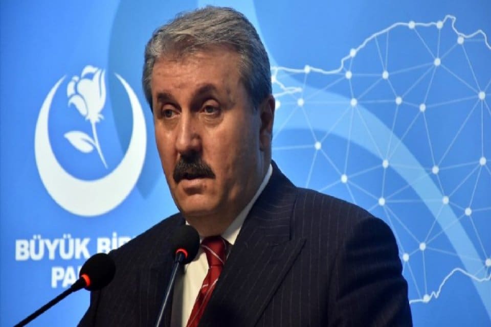 Se&ccedil;ime iki aydan az bir s&uuml;re kala Ankara'daki siyasi trafik