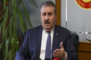 B&uuml;y&uuml;k Birlik Partisi (BBP) Genel Başkanı Mustafa Destici, se&ccedil;im tarihine