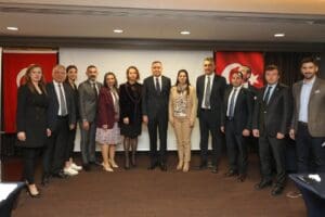 Dokuz Eyl&uuml;l &Uuml;niversitesi (DE&Uuml;), &uuml;niversite-sanayi iş birlikleri kapsamındaki girişimlerini s&uuml;rd&uuml;r&uuml;yor.