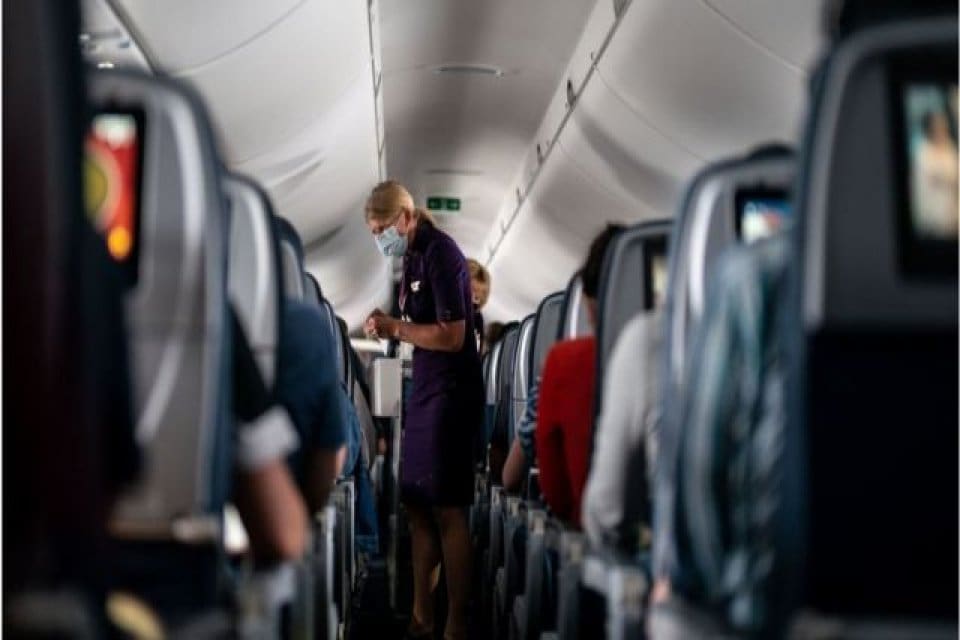 ABD'li hava yolu şirketi United Airlines, Kovid-19 aşısı olmayan yaklaşık