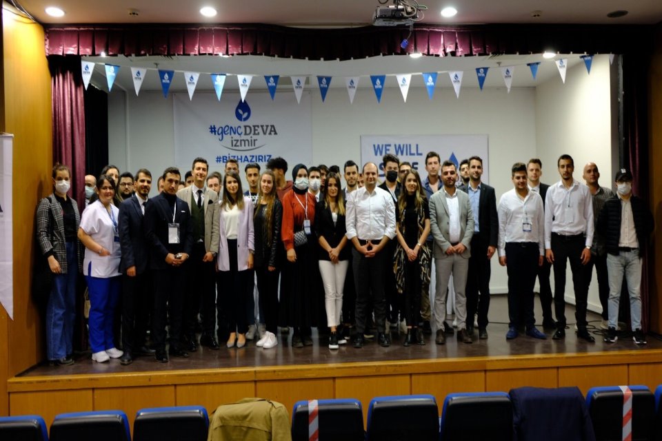 DEVA Partisi Genel Başkanı Ali Babacan ve DEVA Partisi Gen&ccedil;lik